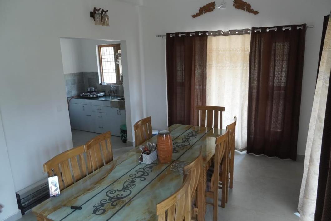 Winter Woods Cottages - 3-Bedroom Homestay Shitlakhet ภายนอก รูปภาพ
